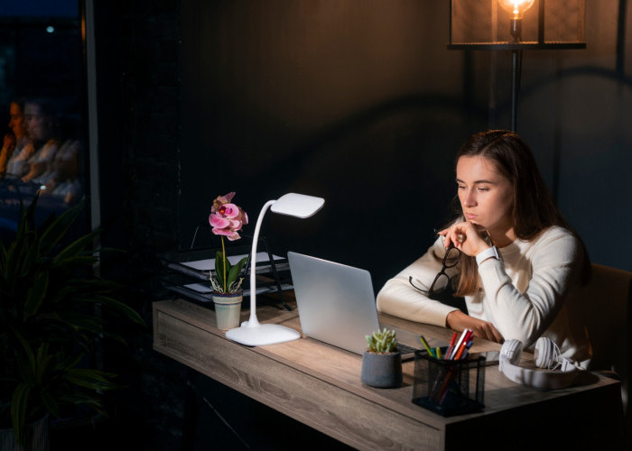 WFH Makin Nyaman, 5 Tips Atur Pencahayaan Ruang Kerja di Rumah Agar Mata Tak Cepat Lelah
