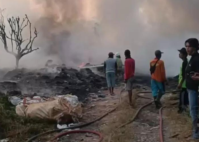Tempat  Pengolahan Sampah Ngoro Terbakar Hebat