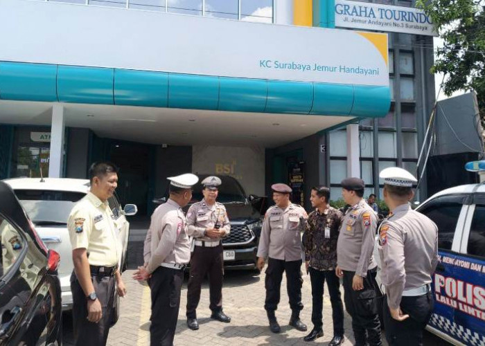 Polsek Wonocolo Perkuat Keamanan Perbankan Surabaya Lewat Patroli Dialogis di Bank Syariah Indonesia