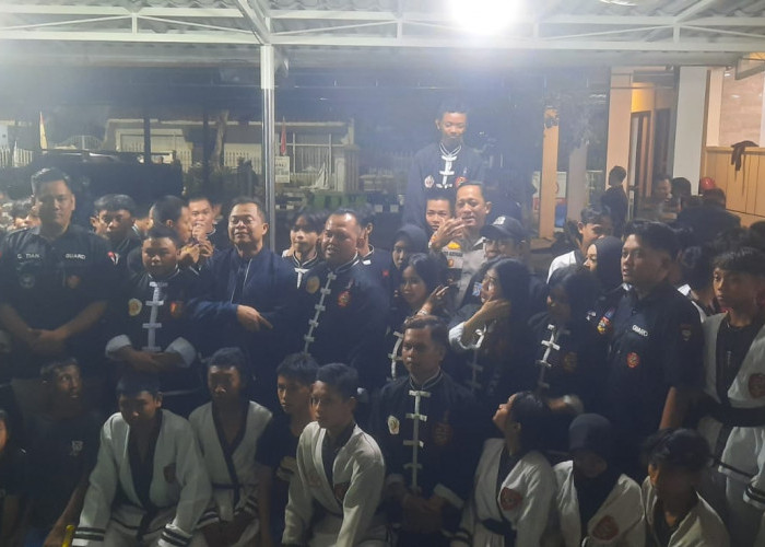 Kapolrestabes Surabaya Bersama Kapolsek Rungkut Sambangi Latihan IKS PI Kera Sakti