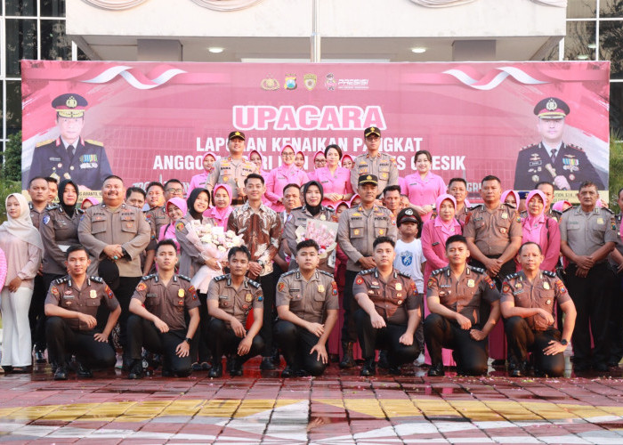 79 Personel Polri dan 3 PNS Polres Gresik Naik Pangkat, Kapolres AKBP Ramadhan: Layani Masyarakat dengan Hati