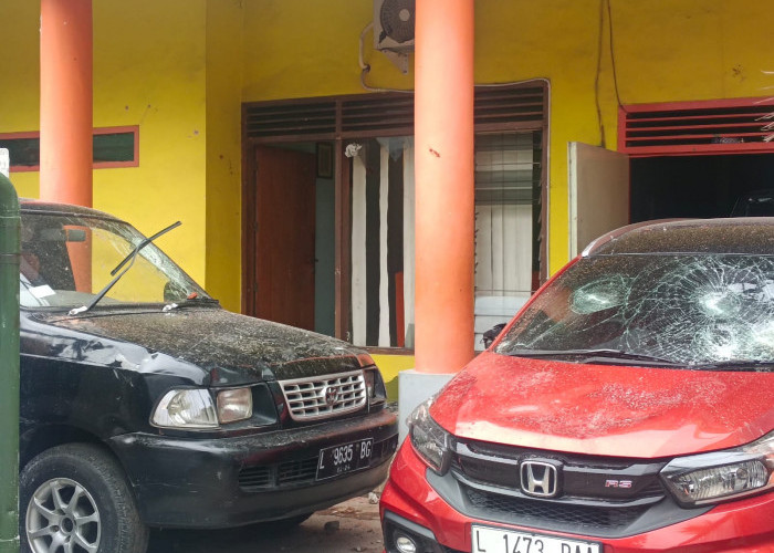 Ngamuk, Penagih Utang di Surabaya Rusak 3 Mobil dan Rumah