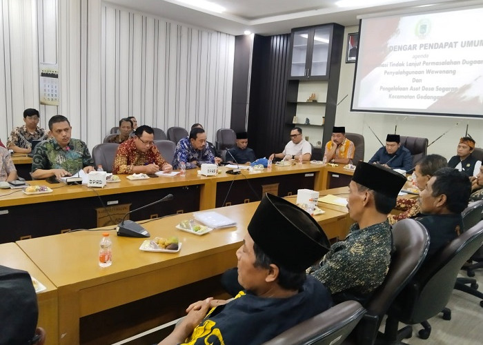 Tiga Komisi DPRD Kabupaten Malang Fasilitasi Sengketa Warga Desa Segaran dengan Kades