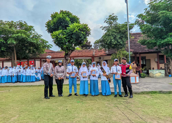 Satlantas Polres Lumajang Gelar Police Goes to School di SMAN 1 Tempeh