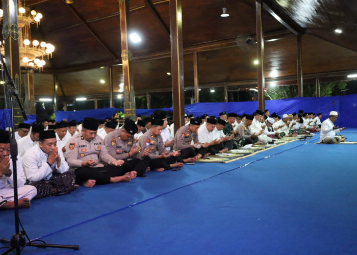 Sambut 1448 Hijriah, Kapolres Tulungagung Hadiri Doa Bersama dan Istigasah di Pendopo Kabupaten