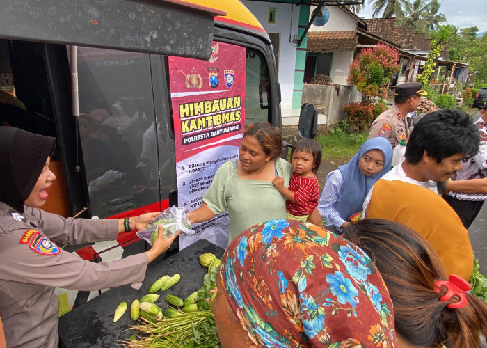 Mobil Mayur Polresta Banyuwangi Bagikan Sayur Mayur Gratis, Wujudkan Ketahanan Pangan Nasional