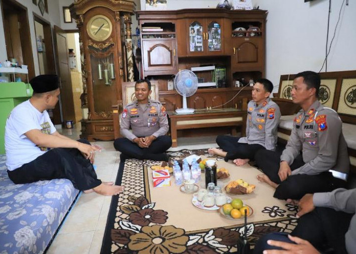 Kapolres Kediri Kota Berikan Perhatian pada Personel dan Purnawirawan Sakit 