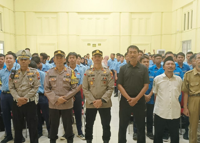 Kapolsek Sawahan Imbau Siswa SMKN 2 Surabaya Hindari Pergaulan Bebas