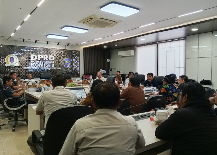Delapan Bulan Nganggur, Puluhan PKL Waduk Unesa Sambatan ke DPRD Surabaya