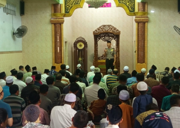 Jumat Keliling di Masjid Nurul Islam Krembangan, Polsek Bubutan Serukan Waspada Curanmor hingga Judi Online