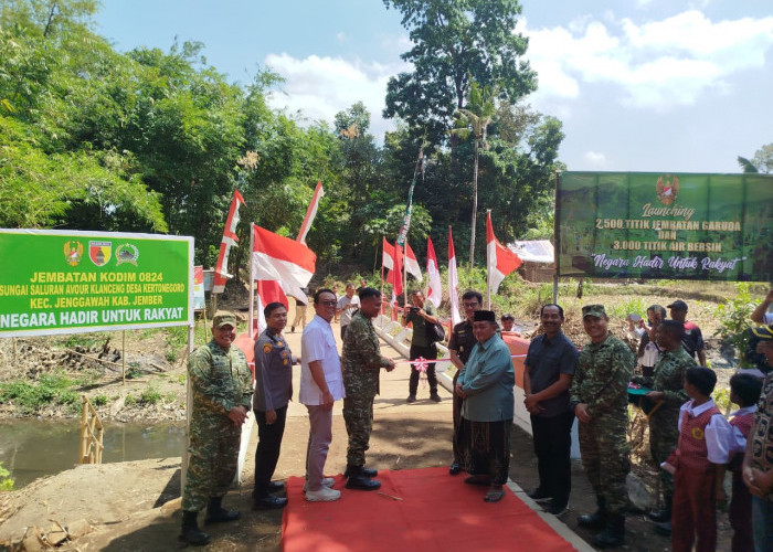 Senyum Manis Anak Sekolah di Kertonegoro, Sukacita Warga Sambut 20 Jembatan Garuda Garapan Kodim 0824/Jember