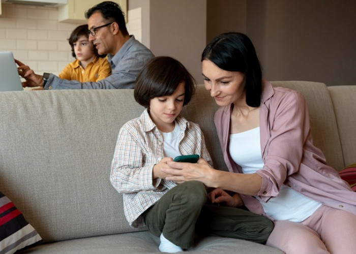 Parenting di Era Gadget 7 Cara Atur Screen Time Anak Agar Edukatif dan Seimbang