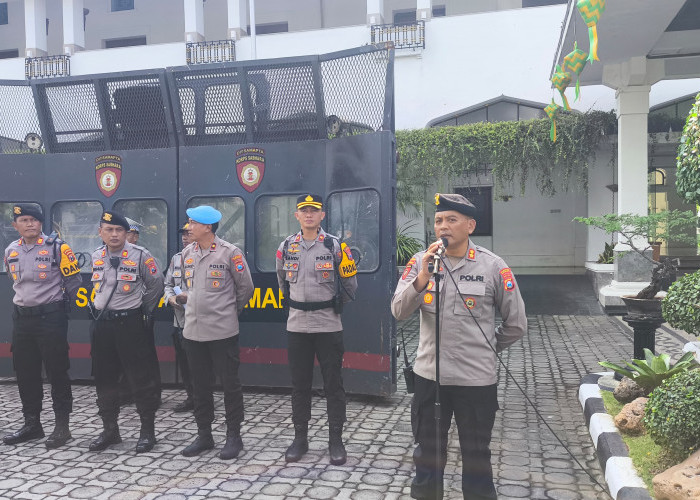 Kawal Aspirasi Buruh, Polsek Bubutan Terjunkan Personel Amankan Aksi Unras di DPRD dan Kantor Gubernur Jatim