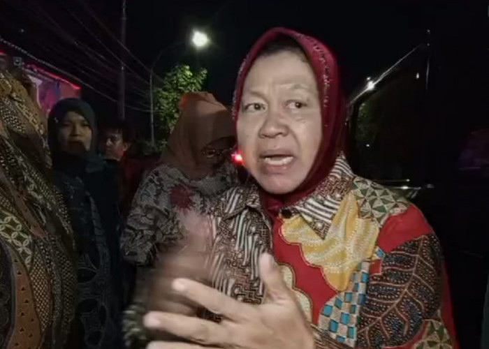 Malam Hari Risma Susuri Sungai, Cari Solusi Banjir di Pasuruan