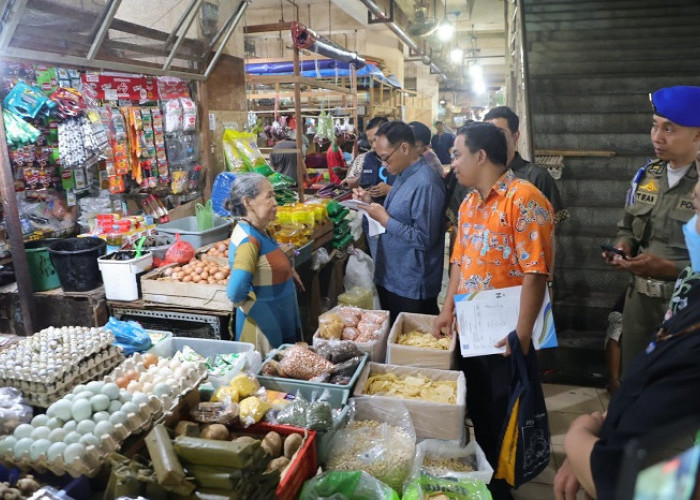 Sidak di Lima Pasar Surabaya, Pemkot Temukan MinyaKita Dijual Rp16.000 Per Liter