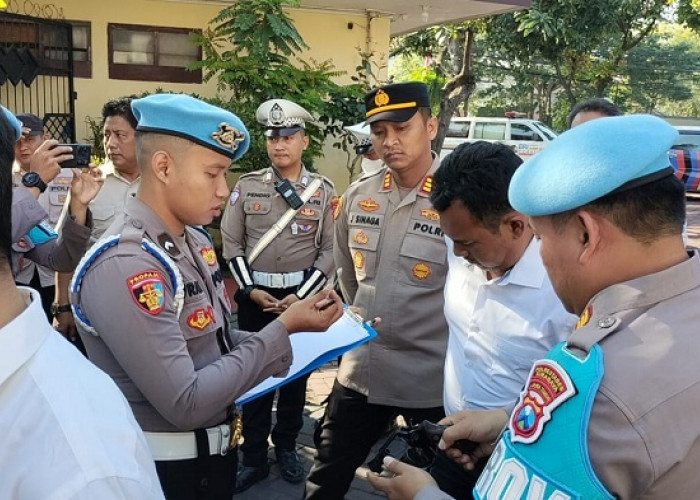 Disidak Mendadak Propam dan Dokkes, Polsek Tandes Komitmen Tingkatkan Pelayanan dan Disiplin Anggota