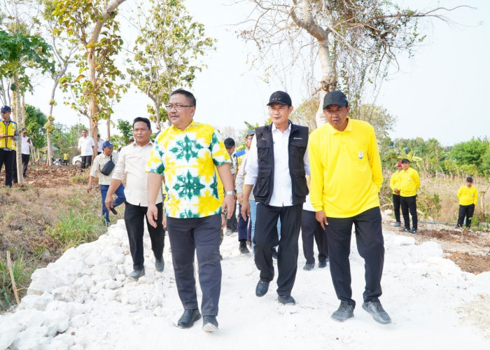 Kebut Konektivitas dan Air Bersih, Bupati Lamongan Bersama Ali Mufthi Cek Proyek PISEW 2026