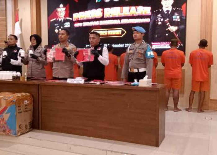 Polres Kediri Ungkap 14 Kasus dengan 16 Tersangka dalam Operasi Tumpas Narkoba 2025