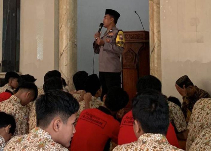 Bhabinkamtibmas Polsek Rungkut Imbau Siswa MAN Surabaya Tidak Ikut Aksi Unras
