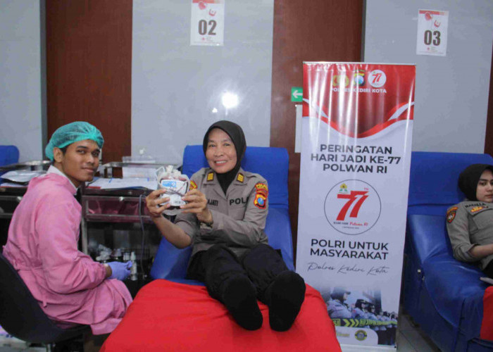 Polwan Polres Kediri Kota Ikuti Donor Darah Sambut Hari Jadi Ke-77