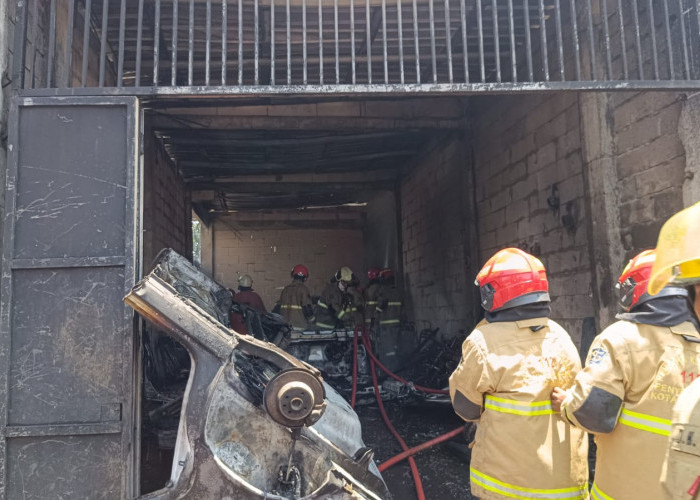 Bengkel Mobil di Simo Pomahan Terbakar, Diduga Korsleting Listrik