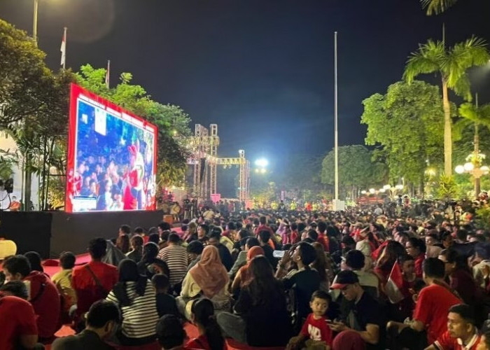 Polsek Genteng Amankan Nobar Timnas Indonesia vs Uzbekistan di Balai Kota Surabaya
