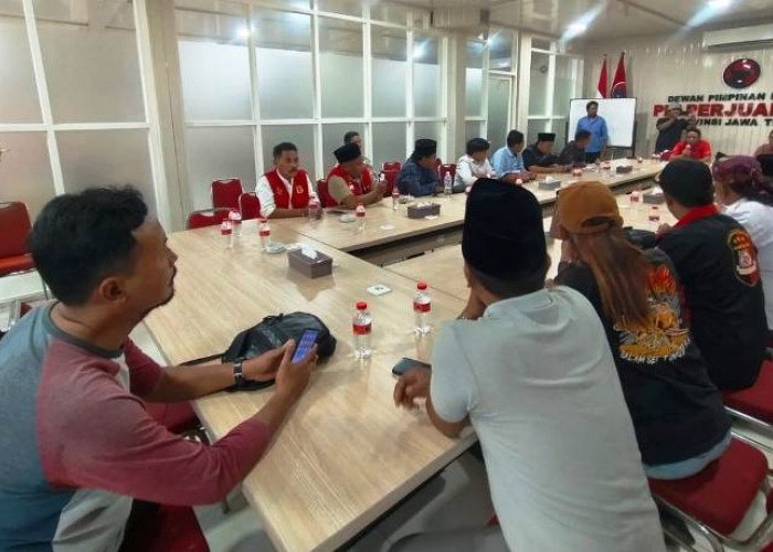 Polsek Tenggilis Mejoyo Kawal Aksi Damai Ormas MADAS di Kantor DPD PDIP Jatim