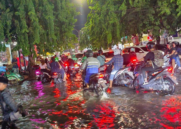 Hujan Deras, Surabaya Dikepung Banjir