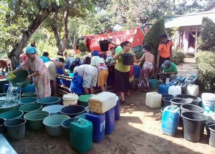 17 Desa di Lumajang Kekeringan, BPBD Tangani Krisis dengan Droping Air Bersih
