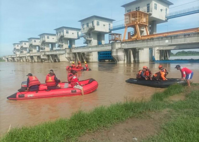 Nelayan Hanyut di BGS Belum Ditemukan, Tim SAR Perluas Pencarian Hingga Jembatan Sembayat