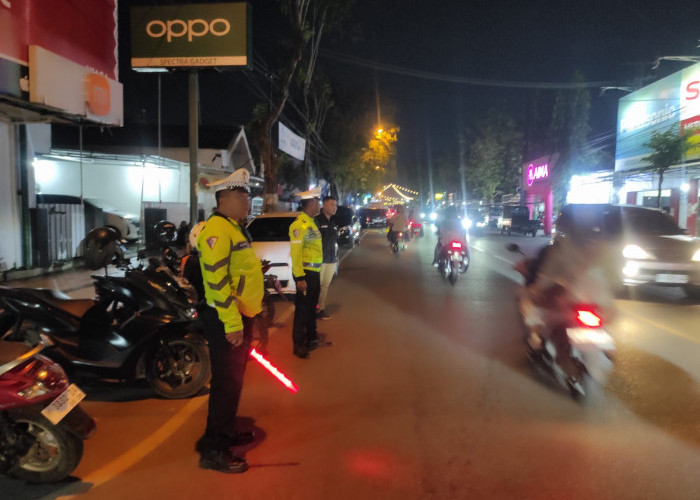 Jaga Kondusivitas Pascalebaran, Satgas  Ketupat Polres Pamekasan Siagakan Personel di Monumen Arek Lancor