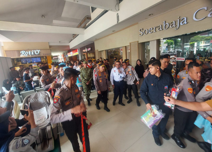 Kapolri Cek Kesiapan Stasiun Gubeng, Penumpang Naik 11 Persen, Tiket Ekonomi Diskon dan Layanan 24 Jam