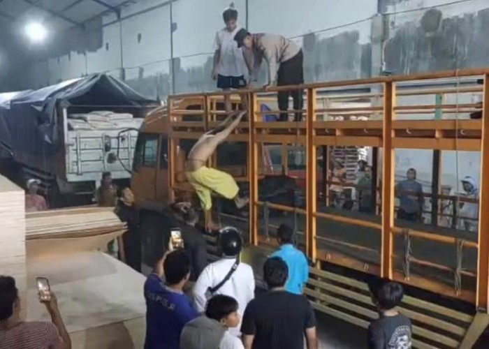 Pasien ODGJ RSU Situbondo Kabur dan Mengamuk di Jalur Pantura