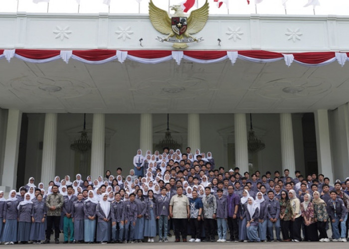 Ratusan Pelajar Kunjungi Istana dan Bertemu Presiden Prabowo Subianto