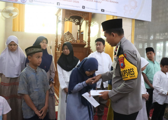 Polres Bojonegoro Gelar Peringatan Isra Mi'raj 1446 H Serta Beri Santunan Anak Yatim