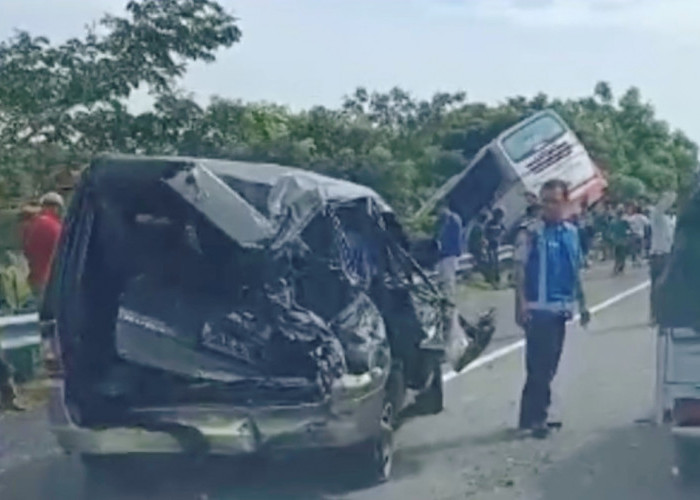Kecelakan Bus Harapan Jaya Vs Mobil di Tol Mojokerto-Surabaya, 3 Orang Luka