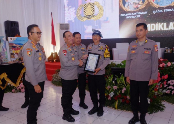 Personel Polres Bojonegoro Dianugerahi Bhabinkamtibmas Inspiratif di Forum Internasional Polri