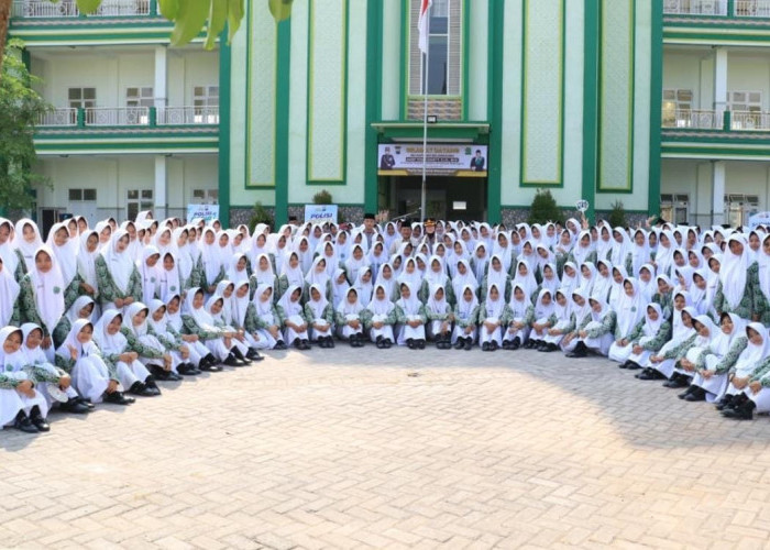Polisi Peduli Pendidikan, Kapolres Bojonegoro Ajak Pelajar Disiplin dan Jauhi Judi Online