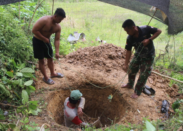 Satgas TMMD 127 Bangun Septictank MCK Warga di Mandala