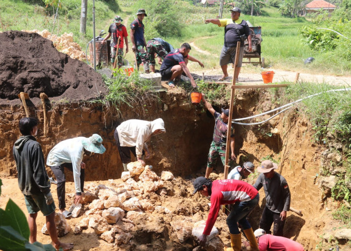 TMMD 127 Sumenep Bangun Pondasi TPT, Jawab Keluhan Warga