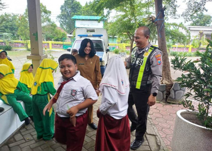 Senyum Sapa Polisi di Sekolah Sidoarjo Wujudkan Polisi Sahabat Anak