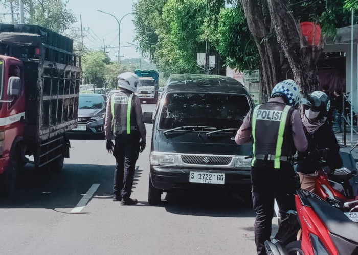 Operasi Patuh Semeru 2025: Sepekan Polres Gresik Tindak Ribuan Pelanggar Lalu Lintas 