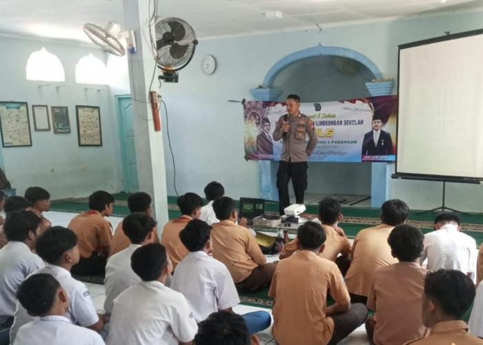 Kanit Samapta Polsek Padangan Binluh Kenakalan Remaja dan Tertib Berlalulintas di SMK Muhamadiyah