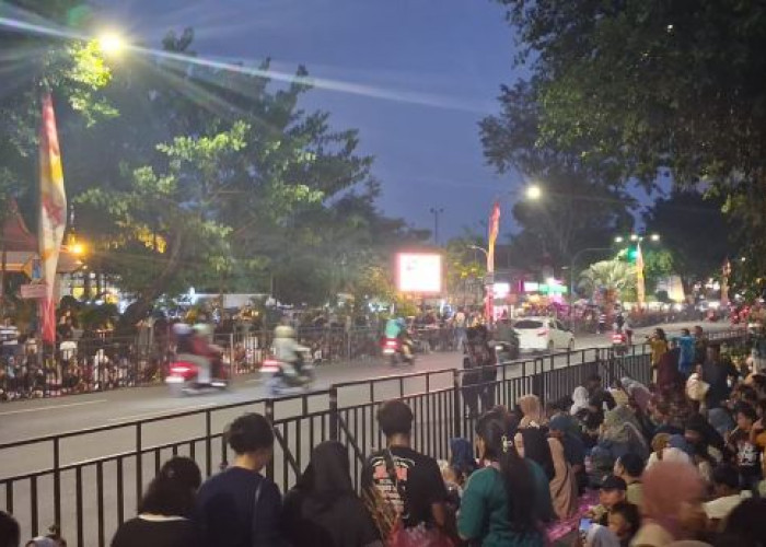 Warga Surabaya Serbu Parade Budaya Vaganza 2026, Jalan Tunjungan Dipadati Penonton