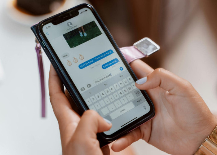 Ini Alasan Kenapa Banyak Orang Lebih Nyaman Ngobrol lewat Chat daripada Telepon