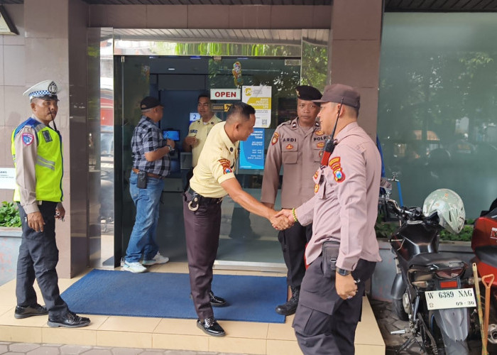 Polsek Sawahan Intensifkan Patroli Perbankan di Jalan Tidar, Pastikan Situasi Kamtibmas Kondusif