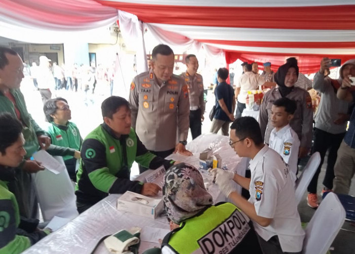 HUT Ke-70 Satlantas, Polres Tulungagung Berbagi Sembako dan Gelar Cek Kesehatan Gratis untuk Ojek Online