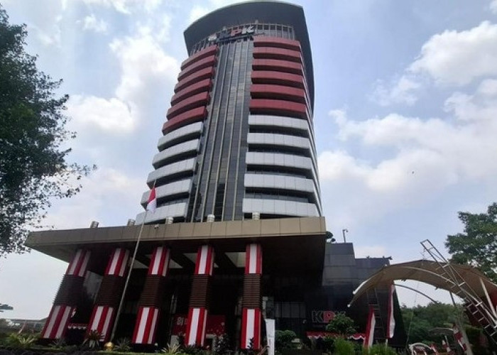 KPK Sita Uang Ratusan Juta saat OTT Bupati Boltara Sirajudin Lasena