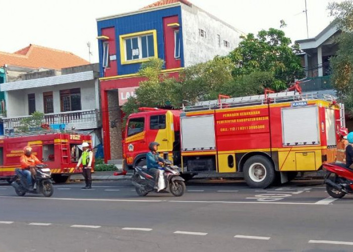 Dapur Bandeng Presto di Kebomas Nyaris Ludes, Pasutri Tersambar Api