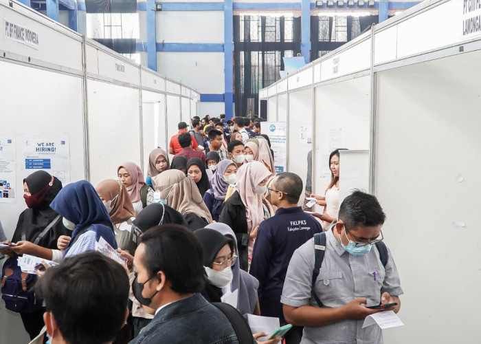 Ribuan Pencari Kerja Lamongan Berebut 427 Loker, Ratusan Pabrik Mulai Serbu Pantura